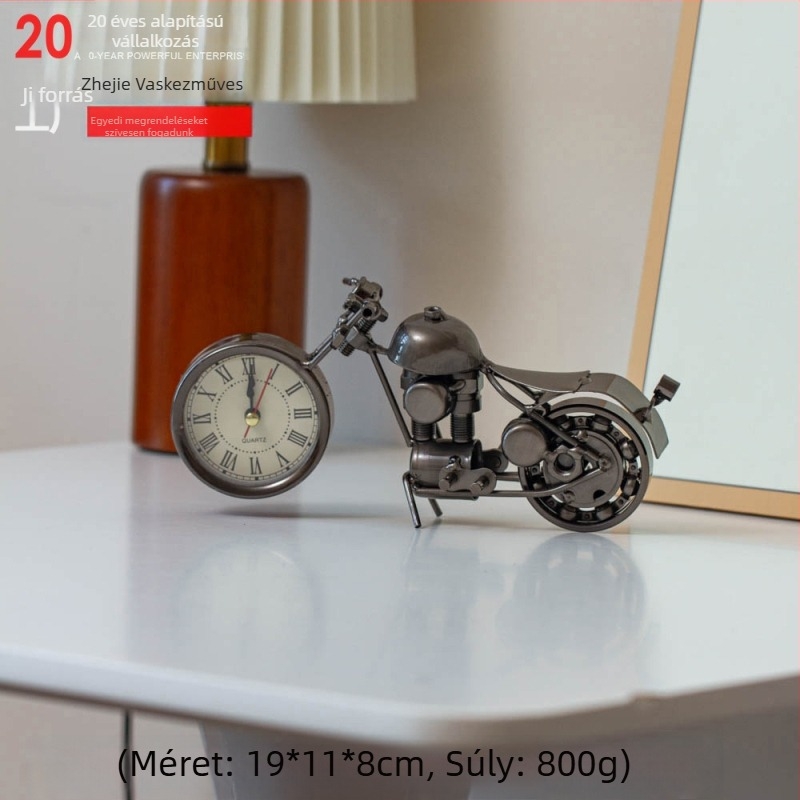 Retro vasból készült motorkerékpár figura – asztali dekoráció a nappaliba, fémbevonatú szobor