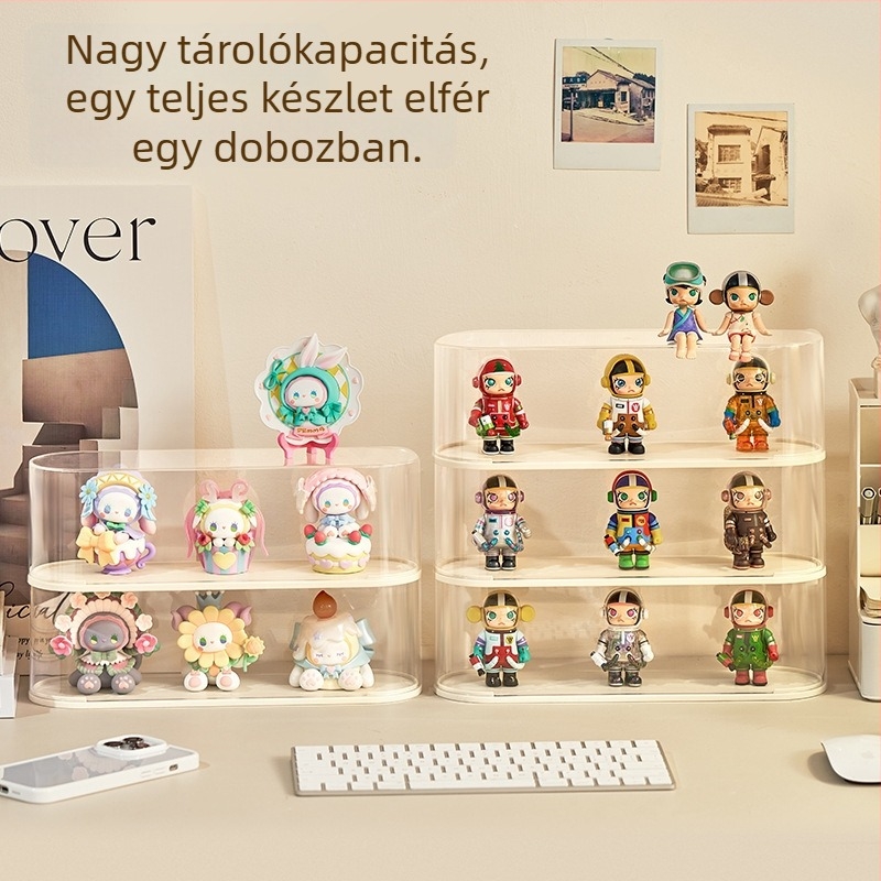 Átlátszó figurakiállítási doboz, porvédett tároló doboz fedéllel, halmozható kivitel PS műanyagból, 31.5×9×10 cm