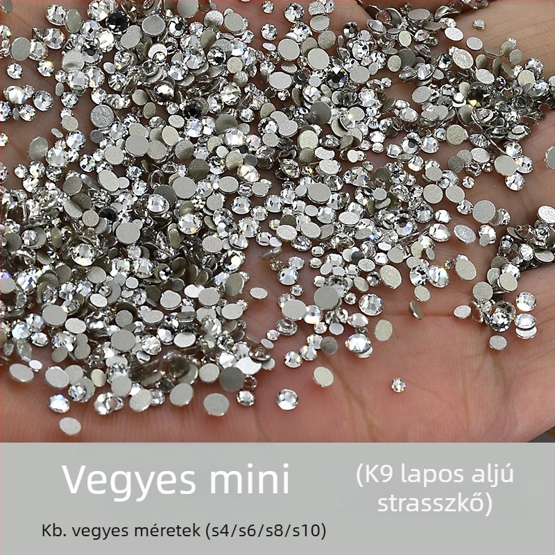1440 darab K9 lapos hátú kristály, 1:1 nyolc szív nyolc nyíl mintával, kis kerek csillogó világos fehér körömdísz kristályok