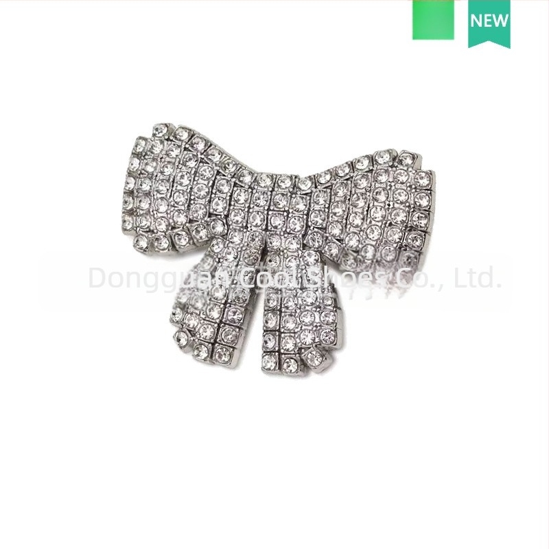 Carlochi fém virág alakú dísz rhinestone kövekkel Crocs-stílusú papucsokhoz
