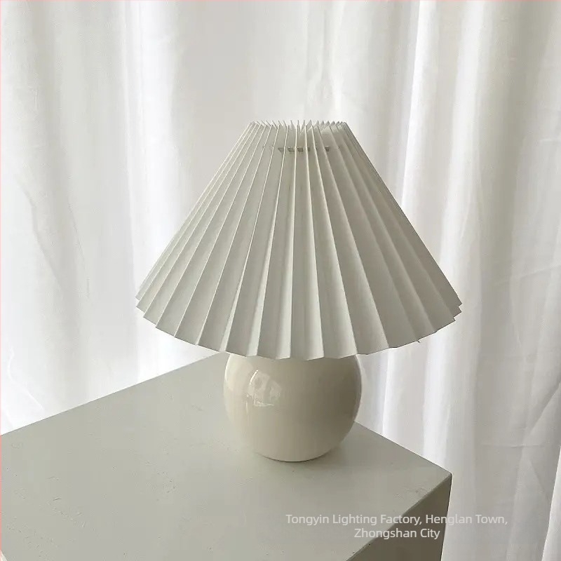 Kis plisztet asztali lámpa hálószobára, nordikus kerámia éjjeli lámpa, minimalist stílus, szembarát, dimmelhető, három színű beállítás