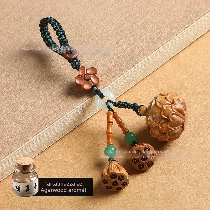 Fából készült kulcstartó zöld szantálfa lotuszos aromatizált tasakkal, antik stílusú aromaterápiás medál pároknak