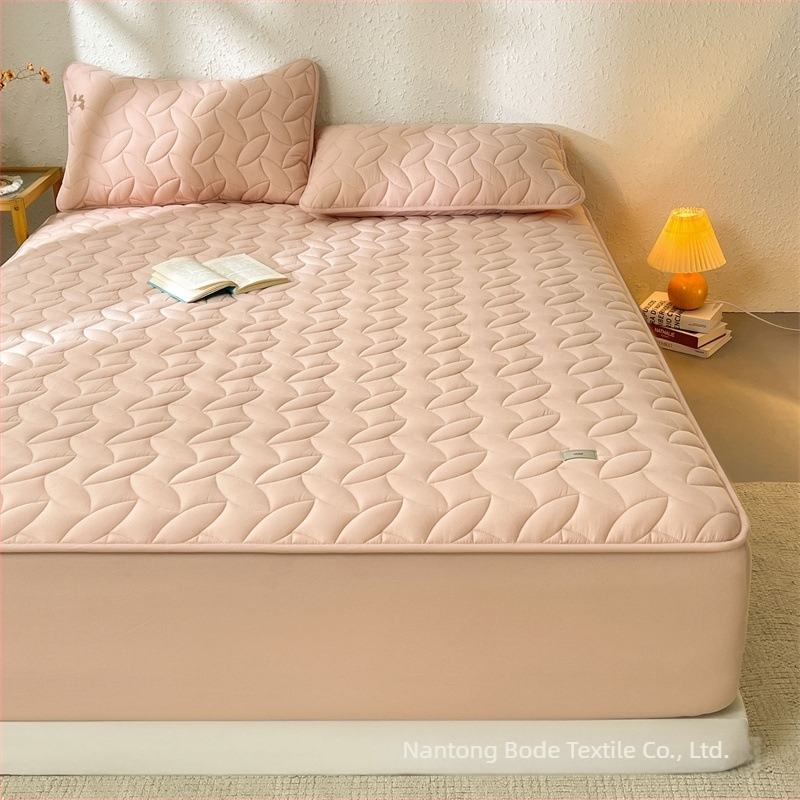100% pamut quiltált ágyneműkészlet, három részes, anti-slip és porvédő matracvédővel