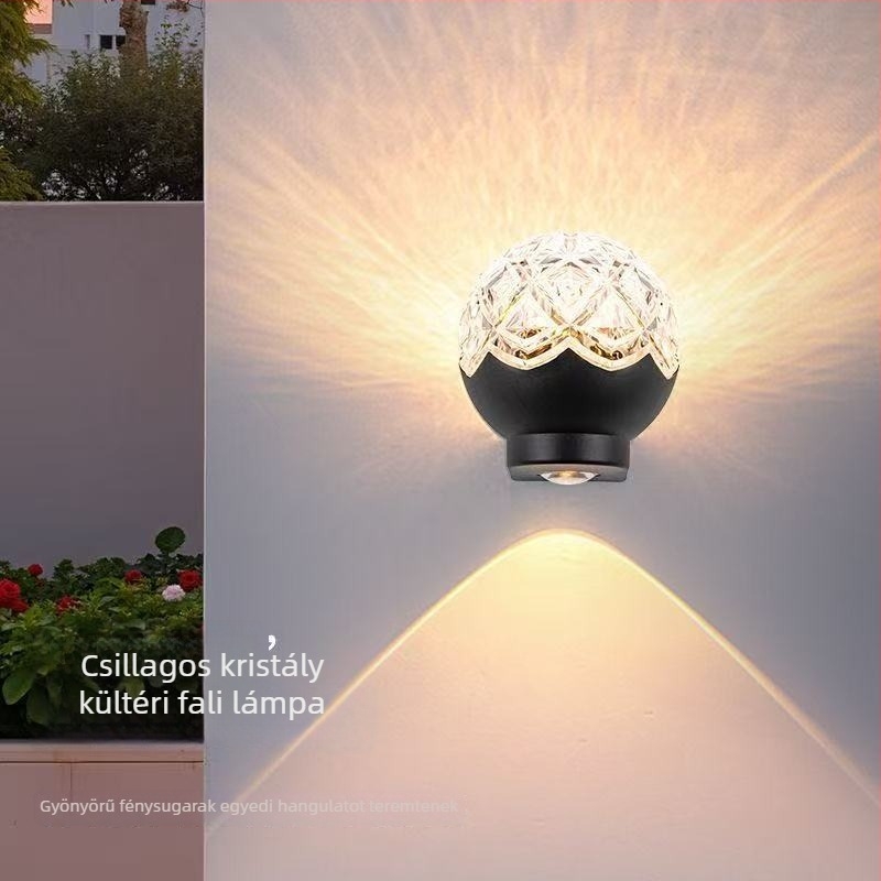 Kültéri falikar, napelemes, alumínium házzal, 18×18×18 cm, IP55, 2 LED-chip, 3000–4000K, 180° fényvetés, falra szerelhető