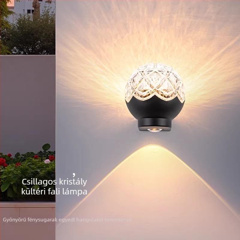Kültéri falikar, napelemes, alumínium házzal, 18×18×18 cm, IP55, 2 LED-chip, 3000–4000K, 180° fényvetés, falra szerelhető