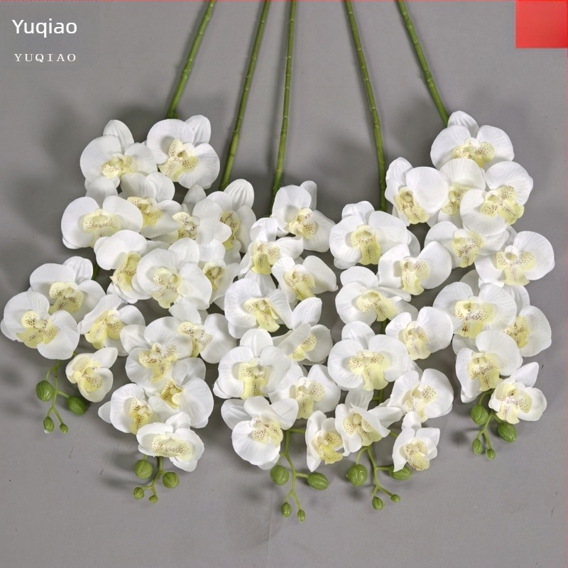 Fehér Phalaenopsis selyemvirágokból készült csokor otthoni dekorációhoz