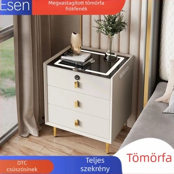 Tömörfa éjjeliszekrény lámpával és vezeték nélküli töltéssel, modern, letisztult hálószobai tároló szekrény.