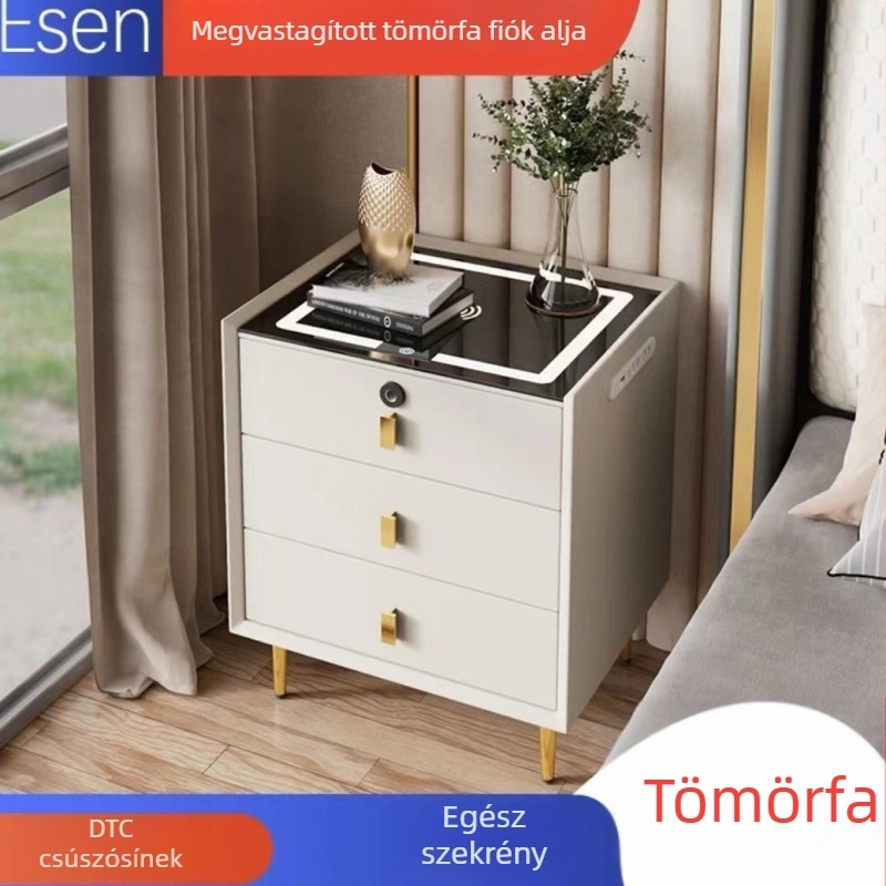 Tömörfa éjjeliszekrény lámpával és vezeték nélküli töltéssel, modern, letisztult hálószobai tároló szekrény.