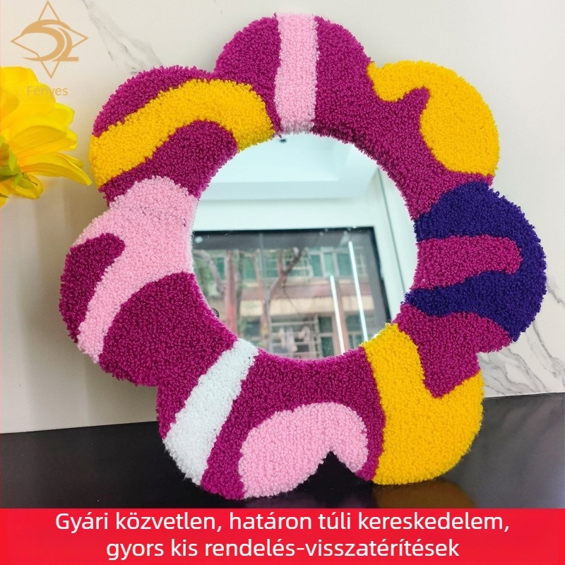 Asztali sminktükör kötött hímzéssel és eper velúr anyaggal