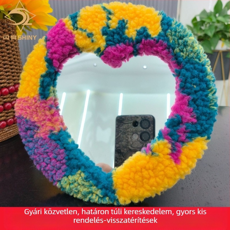 Asztali sminktükör kötött hímzéssel és eper velúr anyaggal