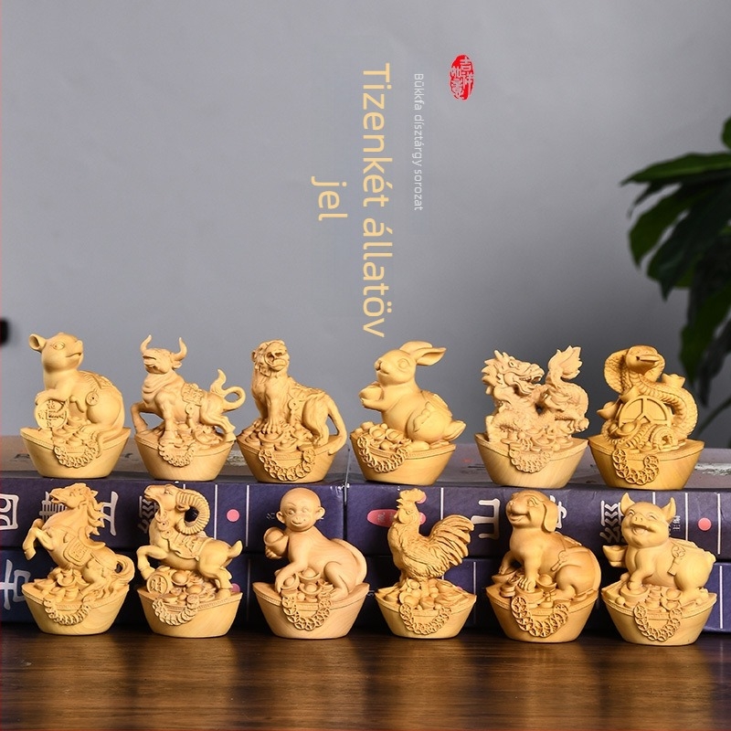 Boxwoodból faragott tizenkét állatövi figura
