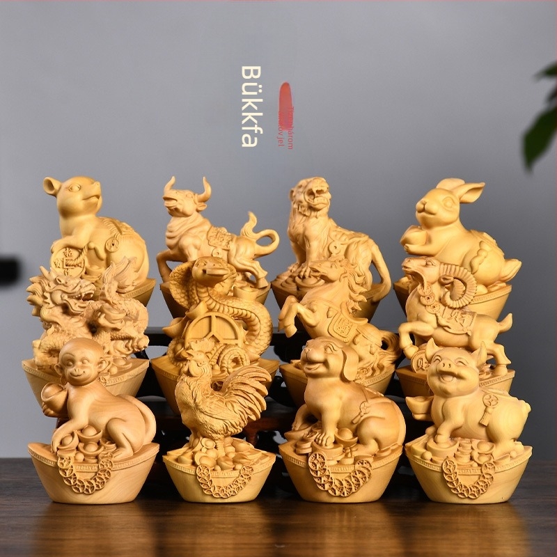 Boxwoodból faragott tizenkét állatövi figura