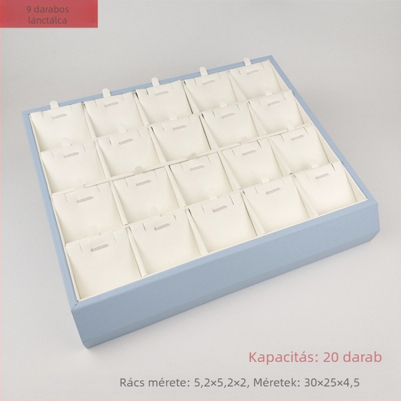 Ékszerkiállító pult: ezüst ékszerekhez tartozó tálcák, platina kiállítás, gyöngyök kiállítása, karkötő kiállítása, kék nyaklánc