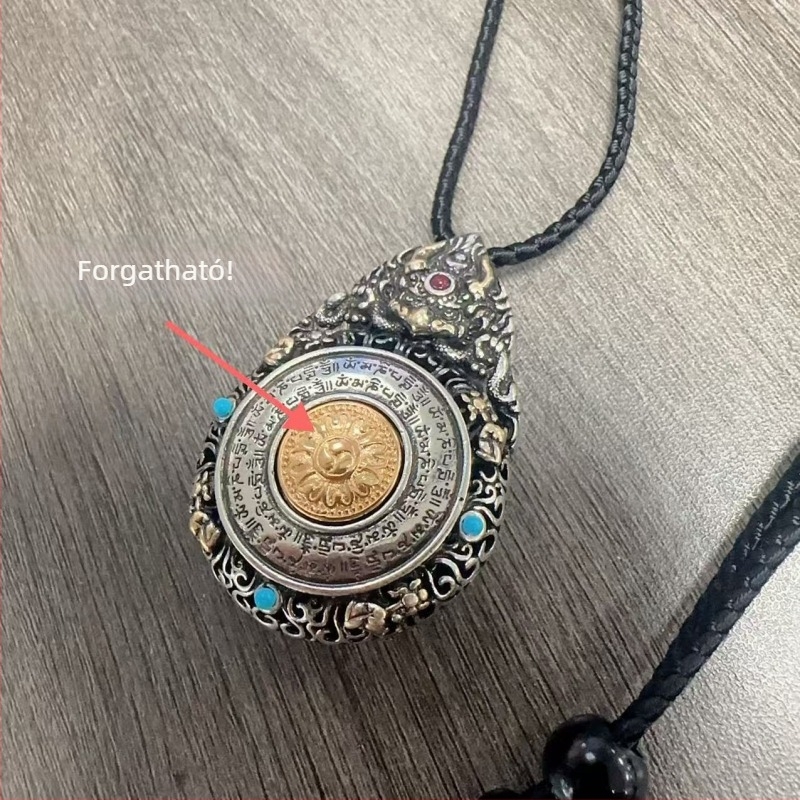 Tibeti aranyozott medálos nyaklánc nyolc védőistennel és a Gazdagság Istennel – Ksitigarbha, Samantabhadra és Manjushri – férfi kreatív ékszer