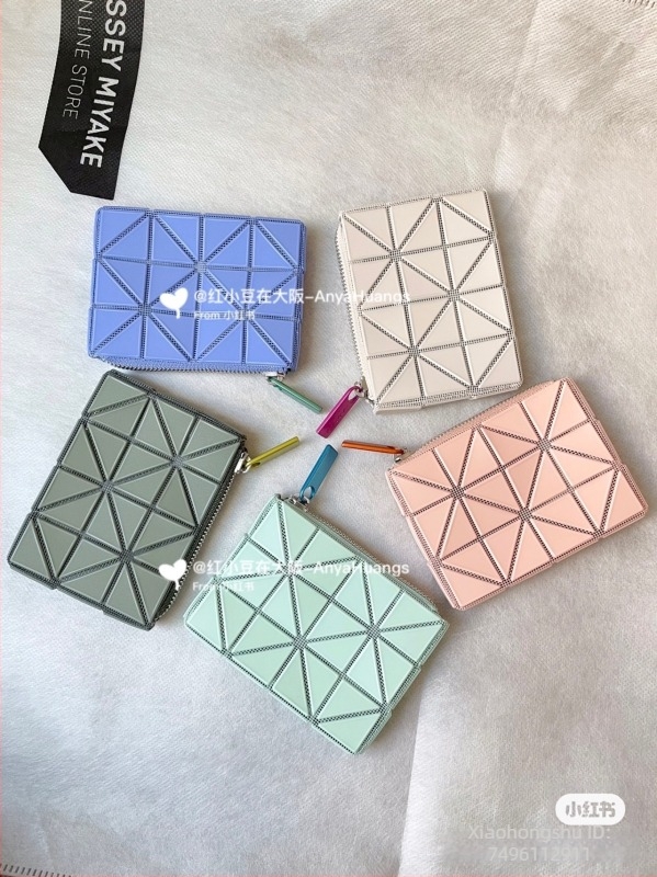 Női kis pénztárca geometriai mintával, rombuszvarrással, kártyatartóval, mini rúzs táskával és autókulcs-tokkal