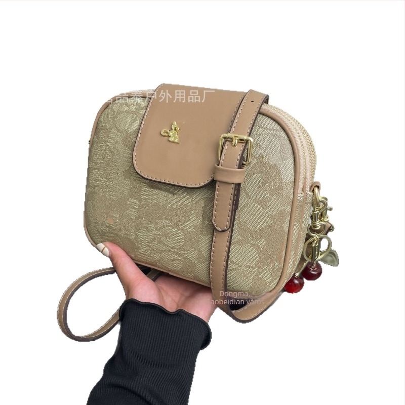 PU bőrhatású mini négyszögletes crossbody táska alfabet lánccal, koreai stílusú, mindennapi használatra, 2025 téli kollekció
