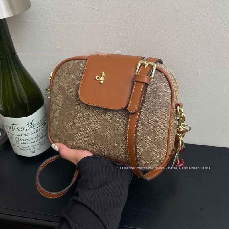 PU bőrhatású mini négyszögletes crossbody táska alfabet lánccal, koreai stílusú, mindennapi használatra, 2025 téli kollekció