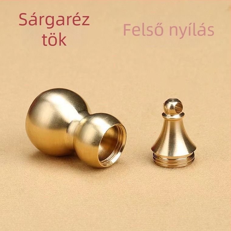 Sárgaréz glazúrozott tök alakú függő dísz gravírozott korróziós felirattal és az Öt Császár érmeivel, felső és alsó nyitott kivitel