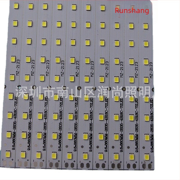 2835 SMD LED csík alumínium alapra szerelve T5/T8 lámpatestekhez, nagy fényerő