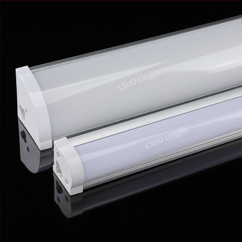 LED 90°-os szögű cső, falra szerelhető, nagy fényerő, integrált háromszög dizájn, hossz 1,2 m