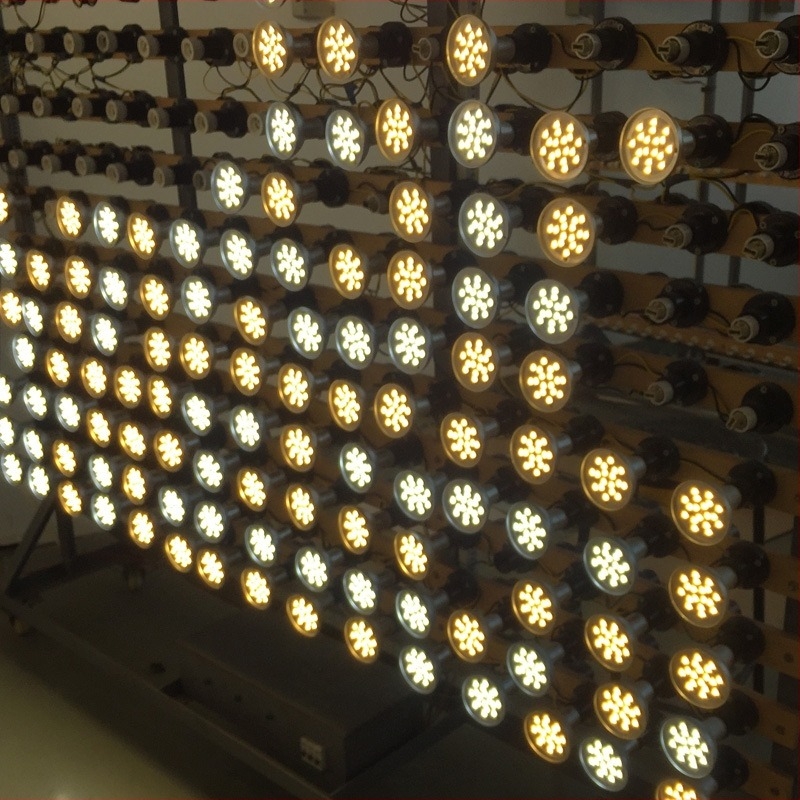 LED reflektorlámpa, 9W, R80, E27, 120° fényvetítés, CRI 80, IP54, alumínium ház, LED 5630 elemek, beltéri világítás