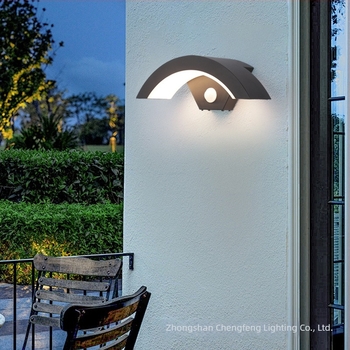 Kültéri vízálló falikar hold alakú ívvel az udvarra, kertbe és erkélyre; alumínium ház, IP65, 30 LED, 3000K melegfehér, 220V