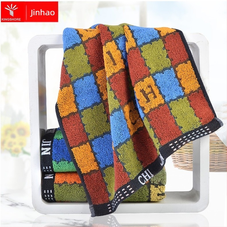 KING SHORE Sátén felületű jacquard törölköző, pamutból, sötét kockás mintával, klasszikus modell, Termékkód 0150