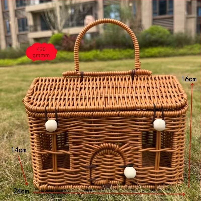 Kézzel készített kis ház alakú rattan ajándékdoboz, műrattan kivitel, emlék esküvőre, tárolókosár, karácsonyi ajándékdoboz