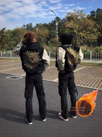 Retro amerikai stílusú hímzett patchworkos uniszex dzseki, sokoldalú, prémium dizájnú, baseball-stílusú külső ruházat.