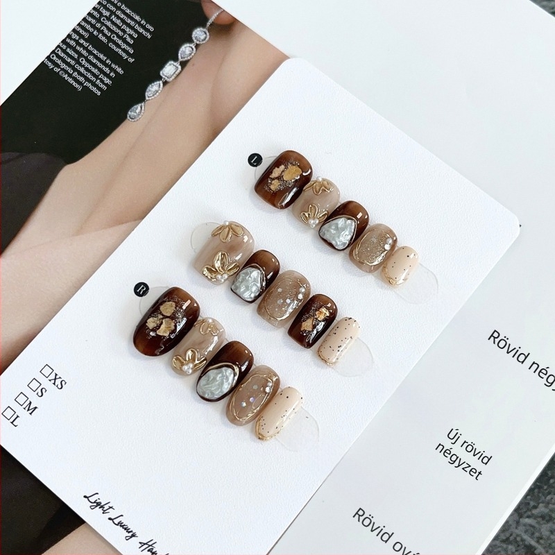 Barokk fém virág körömdísz – kézzel készített, viselhető, gradient design, japán Instagram-stílusú