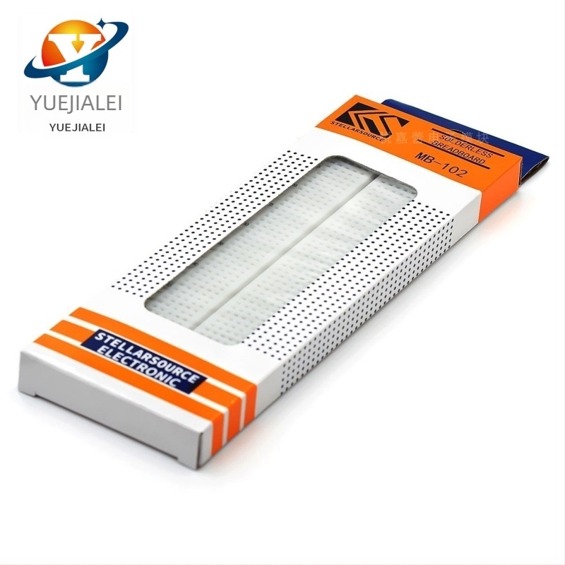 MB-102 830 lyukas breadboard, piros és kék tápvezeték-sínekkel, méretek 165 × 55 × 10 mm