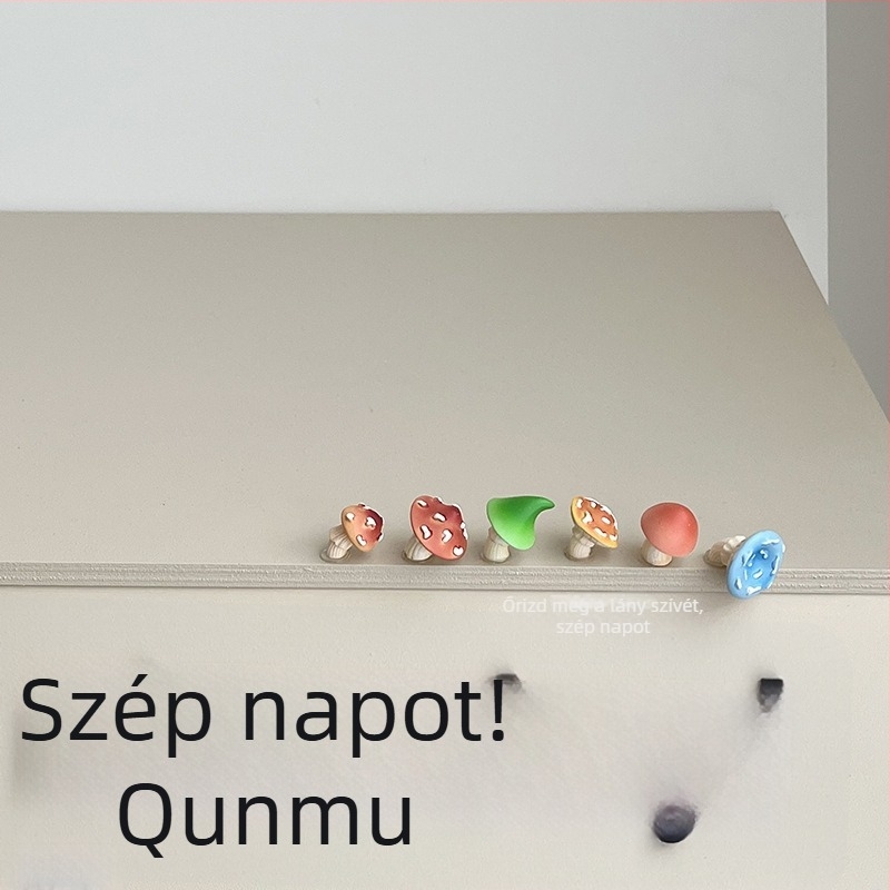 Gombás monitor-dísz – irodai asztali dekoráció