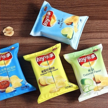 Velúr anyagú papírzsepi doboz függő kivitelben, burgonyachips mintával, konyha, nappali, fürdőszoba és autó számára.