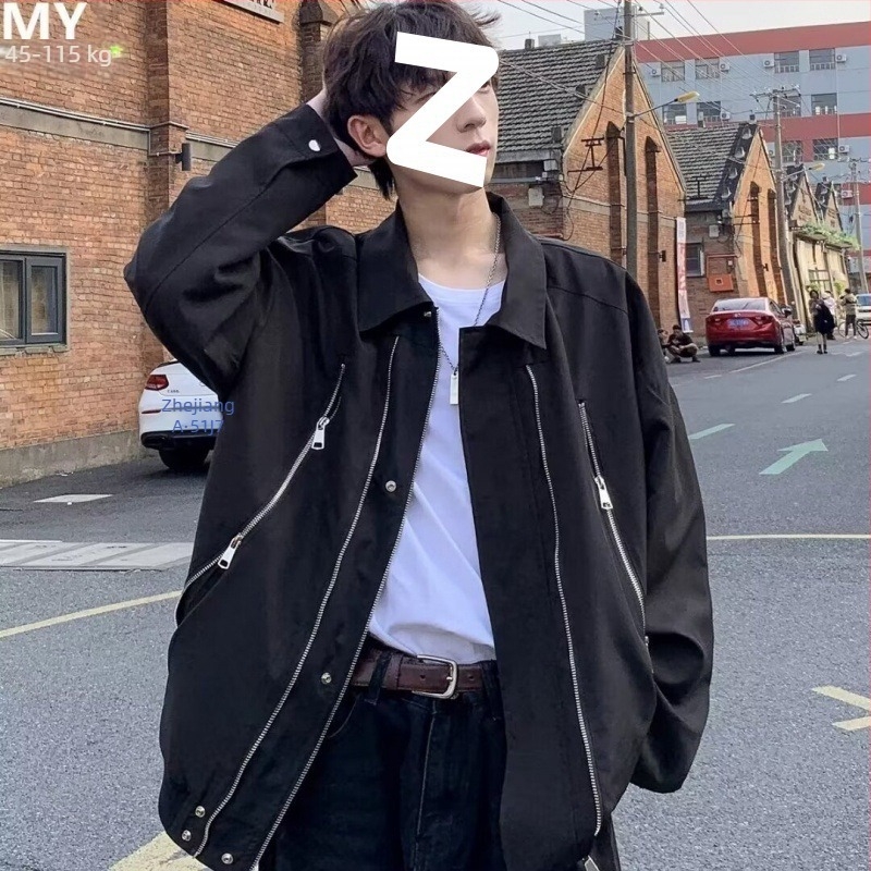 Denim bomber dzseki rever gallérral és cipzárral, lazán szabott női modell, őszi városi casual stílus