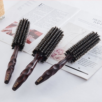 15-20 cm hosszú tömörfa hengeres hajfésű göndörítéshez és formázáshoz, sertésszőrös és nylon sörtékkel