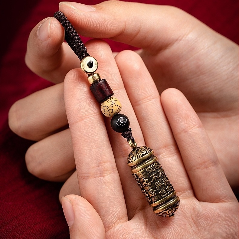 Sárgaréz autókulcs-dísz medál Buddhista Heart Sutra motívummal, hat figurával nyitott szemekkel, védő és elegáns kis kiegészítő