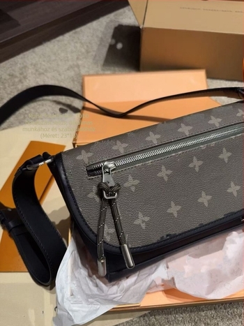 Férfiaknak szóló bőr crossbody táska nagy kapacitással, utazáshoz