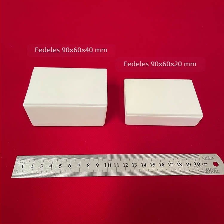 Laboratóriumi használatra tervezett korund csónak, 99% alumínium-oxid, téglalap alakú, fedéllel, méretek 90×60×40 mm