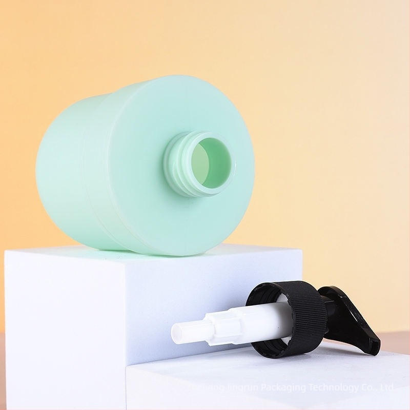 HDPE puha érintésű pumpás üvegek, 200 ml és 300 ml – samponhoz, kézfertőtlenítőhöz és újratölthető üvegek