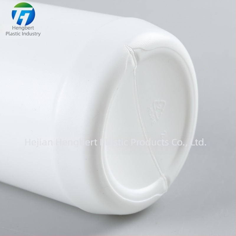 1000 ml vastagított PE üveg autó tisztítófolyadékhoz, fedéllel, test átmérője 83 mm, nyílás átmérője 32 mm, magasság 260 mm