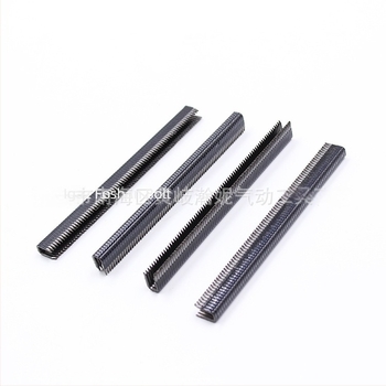 408K 410K 413K 416K 438K magas széntartalmú acél U-alakú szögek, fekete, 1,25×0,9 mm, 10 mm hosszú, alumíniumcsőhöz és acéllemezhez