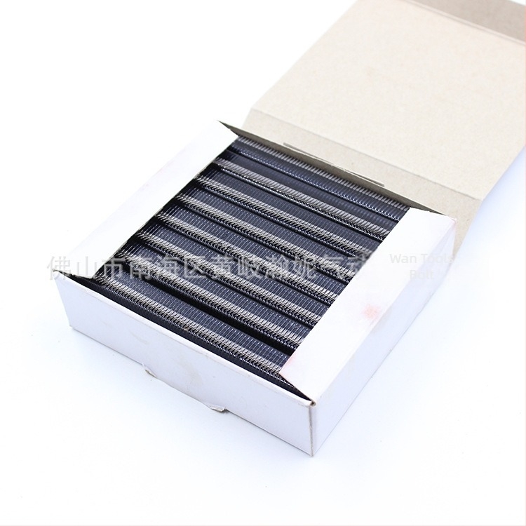 408K 410K 413K 416K 438K magas széntartalmú acél U-alakú szögek, fekete, 1,25×0,9 mm, 10 mm hosszú, alumíniumcsőhöz és acéllemezhez