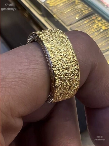 Gipszöntő forma gyűrűk készítéséhez, kalapácsos textúrával