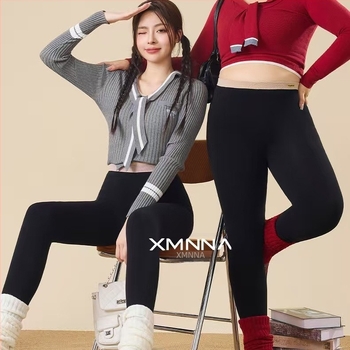 Xinmingna 9936 pamut egyszínű fekete leggings bolyhosított felülettel, alacsony derék, 200 g, 9/10-es hossz, betűs mintázat, far-emelő hatás