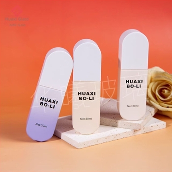 30 ml-es kozmetikai üveg pumpával, négyzet alakú