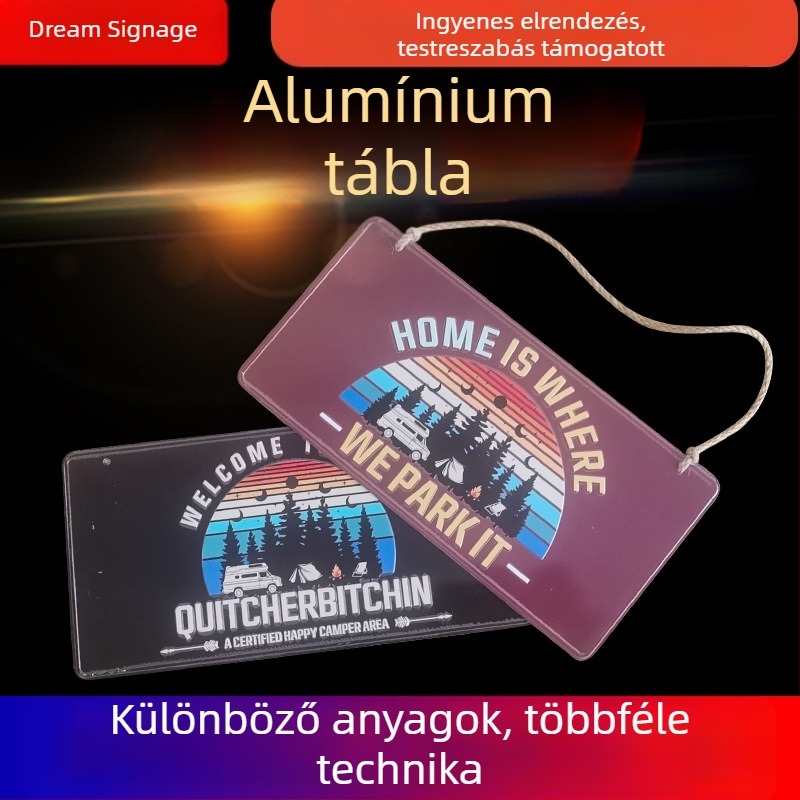 Fényes alumínium névtábla UV nyomtatással, testreszabható gravírozással.