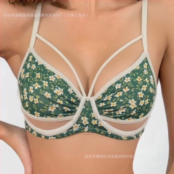 Virágos, push-up hatású melltartó merevítővel, vékony pántokkal, kényelmes viselet; női bikini-top