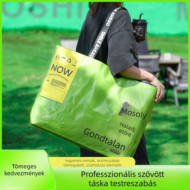 Rendkívül nagy szövött táska vállon átívelő pánttal, kígyóbőr mintázatú, egyedi készítésű