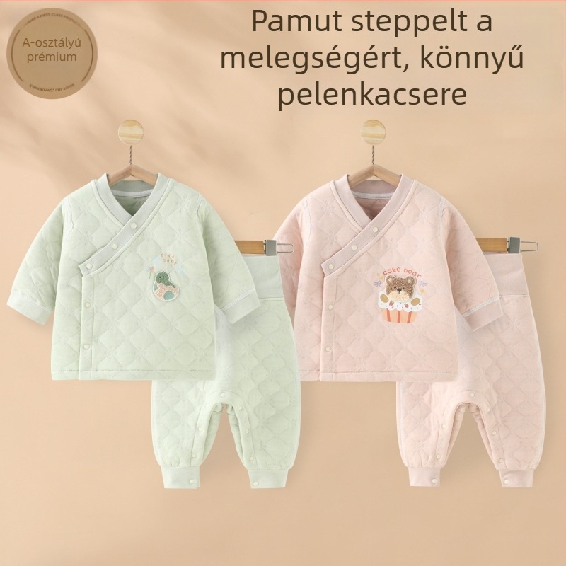 Két részes pamutból készült baba- és gyermekruha, vastag, meleg őszi–téli időszakra, diagonális nyitású és magas derékkal, otthoni viselet.