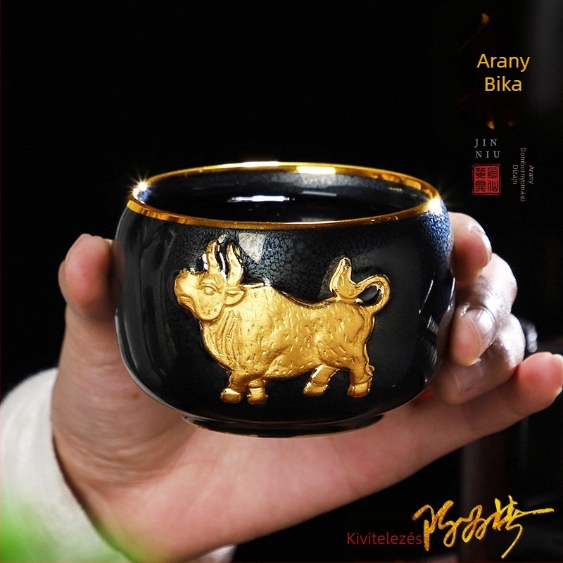 Tianmu stílusú porcelán teáscsésze aranyozott bikmotívummal, nagy méret